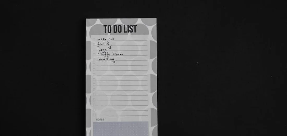 Vertical to-do list card on a dark background, used as a visual in the troubleshooting section.